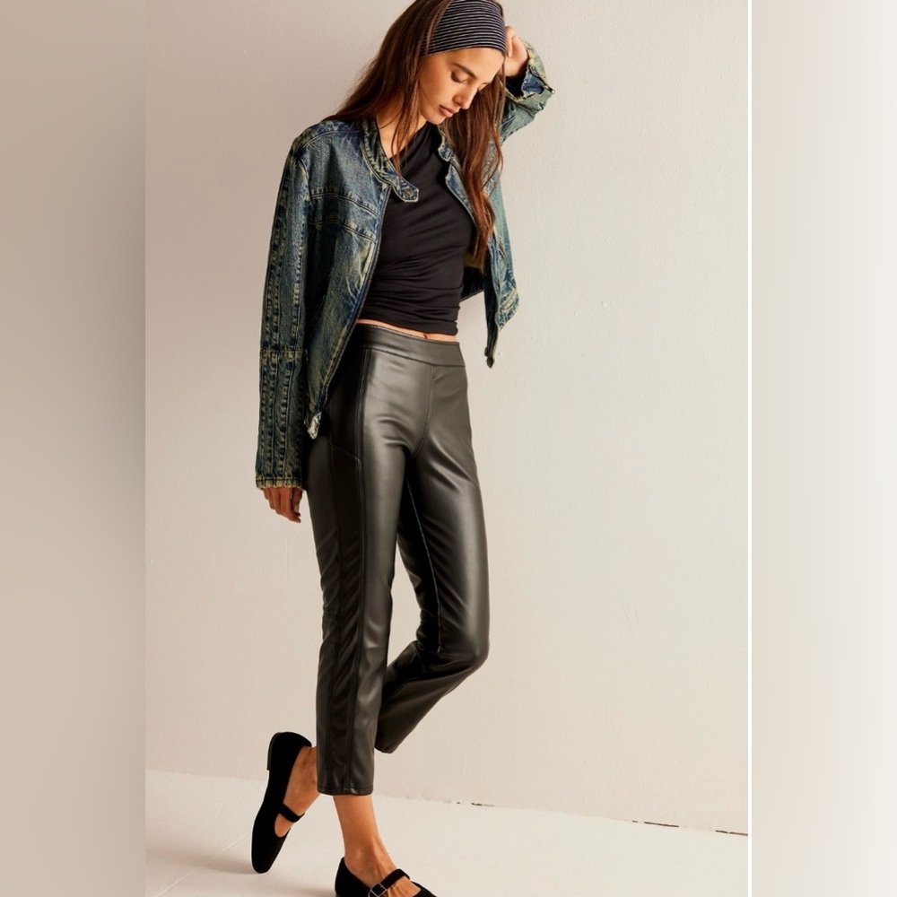 We The Free Unapologetic Pedal Pusher Pants in Black Size 0 NWT